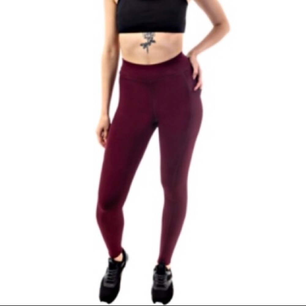 Athletic leggings with pockets